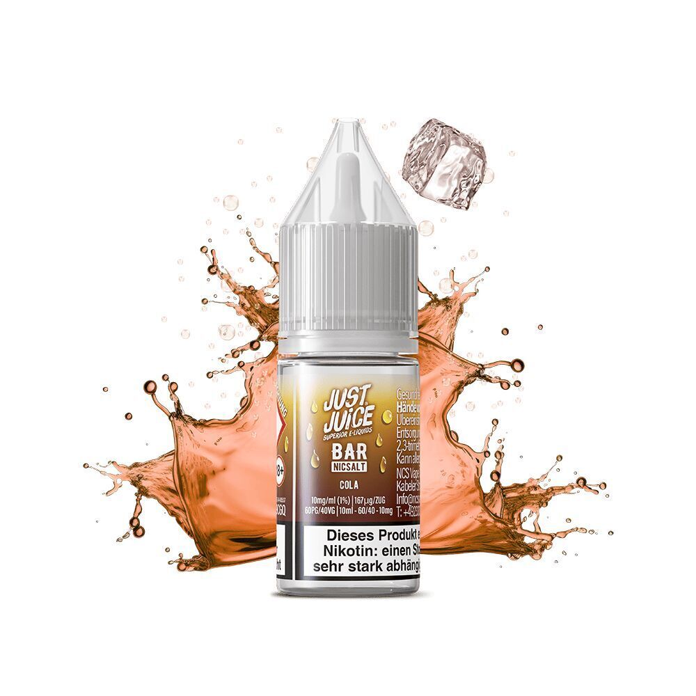 Liquid Cola 10mg - Just Juice Just Juice Nikotinsalz-Flasche mit Cola-Geschmack, umgeben von spritziger brauner Flüssigkeit und einem Eiswürfel.