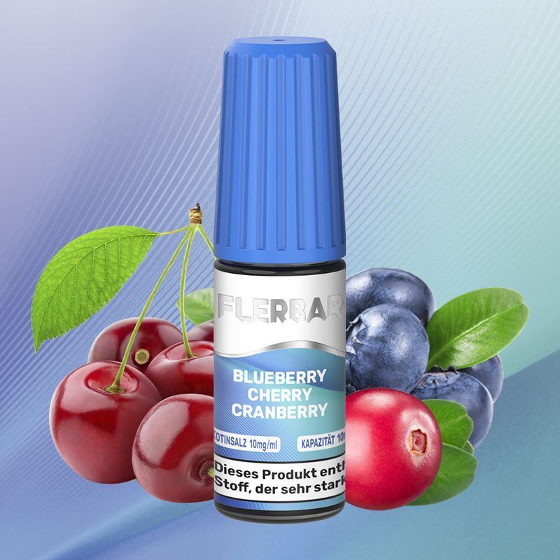 Liquid Blueberry Cherry Cranberry von Flerbar Flerbar Nikotinsalz-Flasche mit blauem Deckel und Label: Blueberry Cherry Cranberry, umgeben von Kirschen, Blaubeeren und Preiselbeeren.