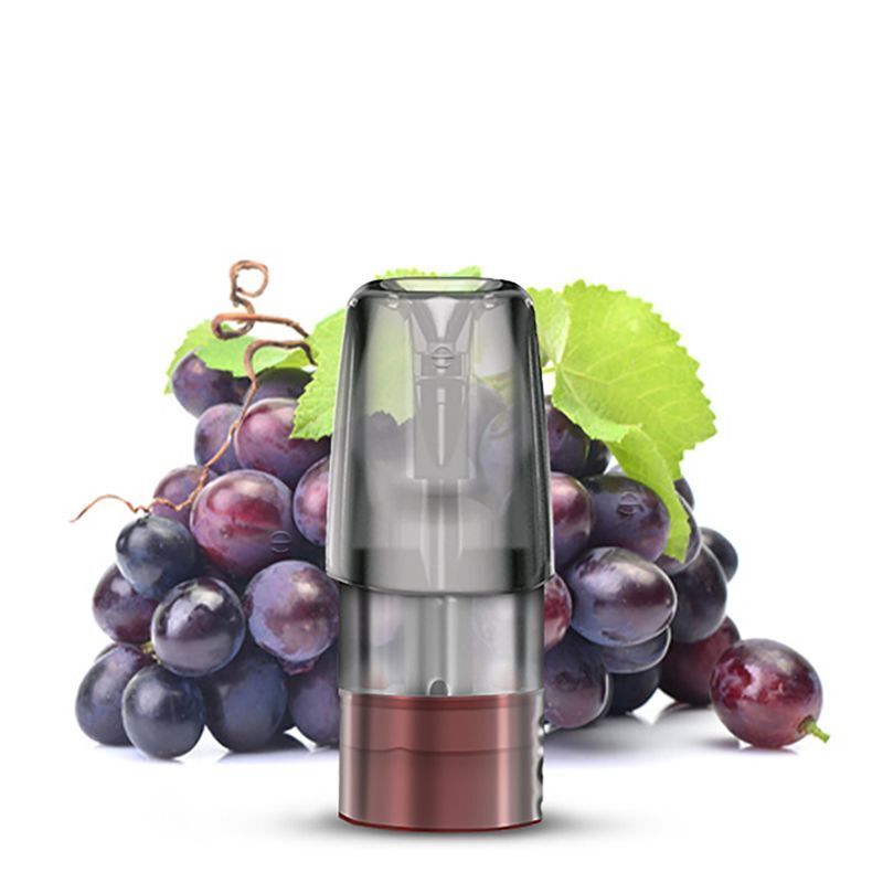 Grape 20mg - Mate 500 P1 Elfbar Mate 500 P1 Pod mit Traubengeschmack steht vor einem Traubenbündel mit grünen Blättern im Hintergrund.