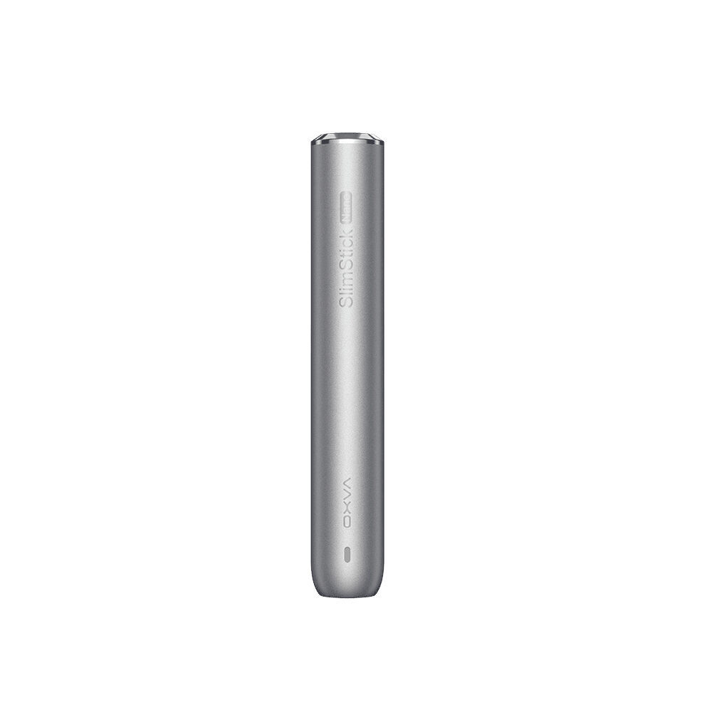 219451-1_2 Silberner Oxva SlimStick Nano Akku mit abgerundeter Oberkante, eingraviertem Logo und schmalem, zylindrischem Design.