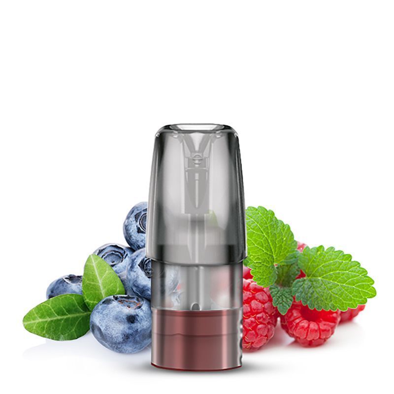 Blueberry Raspberry 20mg - Mate 500 P1 Elfbar Mate 500 P1 Pod, transparentes Gehäuse, daneben frische Blaubeeren und Himbeeren mit Blättern.