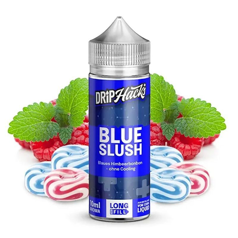 Aroma Blue Slush von Drip Hacks Drip Hacks Aroma Blue Slush Flasche, umgeben von frischen roten Himbeeren, grünen Blättern und rot-blau gestreiften Bonbons.