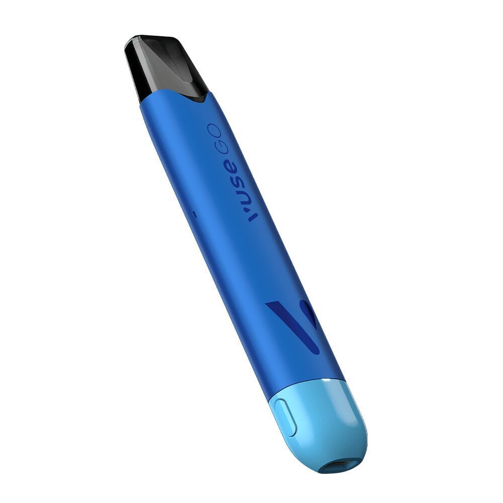 Blauer Vuse Go Reload Akku Pen mit schwarzem Mundstück, hellblauem Ende und Markenaufdruck "Vuse Go" in dunklem Blau.
