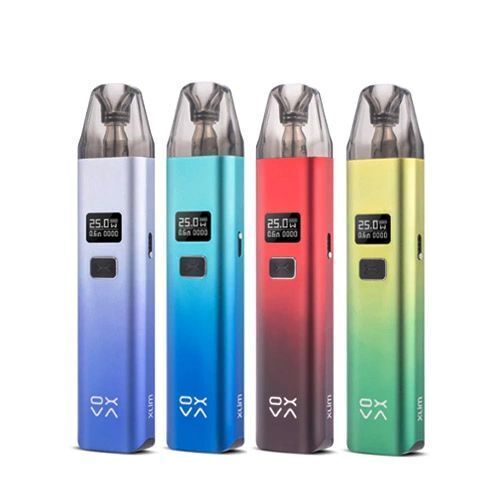 Oxva Xlim V2 Pod Kit Vier Oxva Xlim V2 Pod Kits in den Farben Blau, Türkis, Rot und Grün mit Display und quadratischer Taste, zeigen eine Wattanzeige von 25.