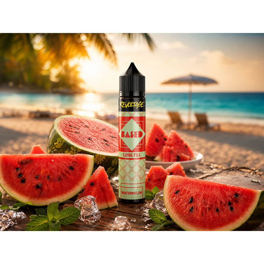 Revoltage Based Longfill Aroma Watermelon Flasche umgeben von Wassermelonenstücken, im Hintergrund Strand und Meer bei Sonnenuntergang