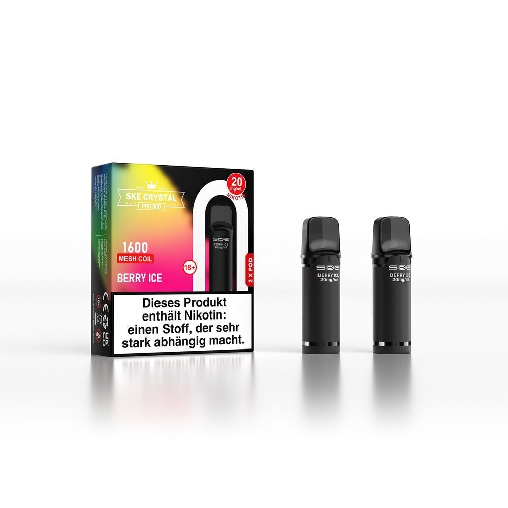 SKE Crystal 800 Pro Pods - Berry Ice SKE Crystal Pro Pods Berry Ice 20mg, zwei schwarze Pods neben einer Verpackung mit Warnhinweis zu Nikotinsucht, bunte Verpackungsgrafik