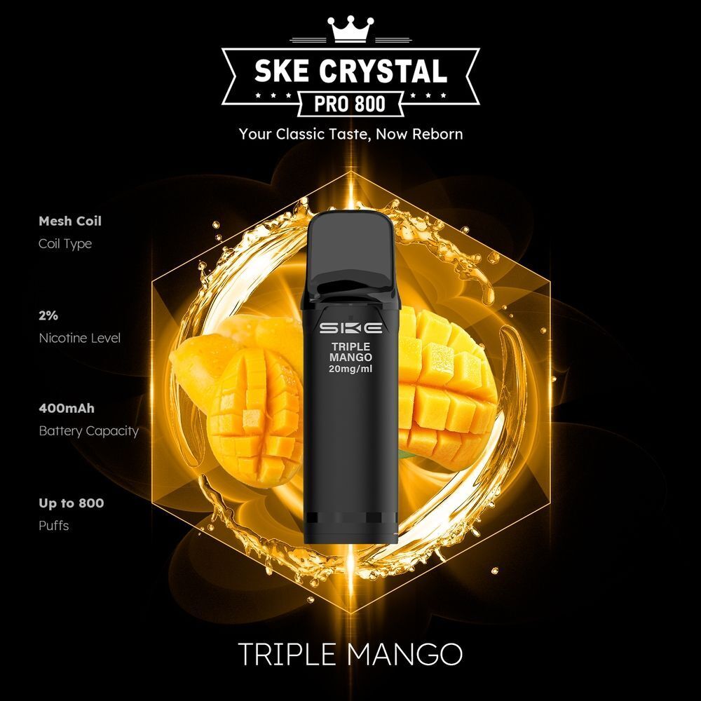 SKE Crystal 800 Pro Pods - Triple Mango SKE Crystal Pro Pod, Triple Mango 20mg, 800 Züge, hervorgehoben vor einem spritzenden Orangensaft und Mango-Motiv, zeigt 2% Nikotin, 400mAh.
