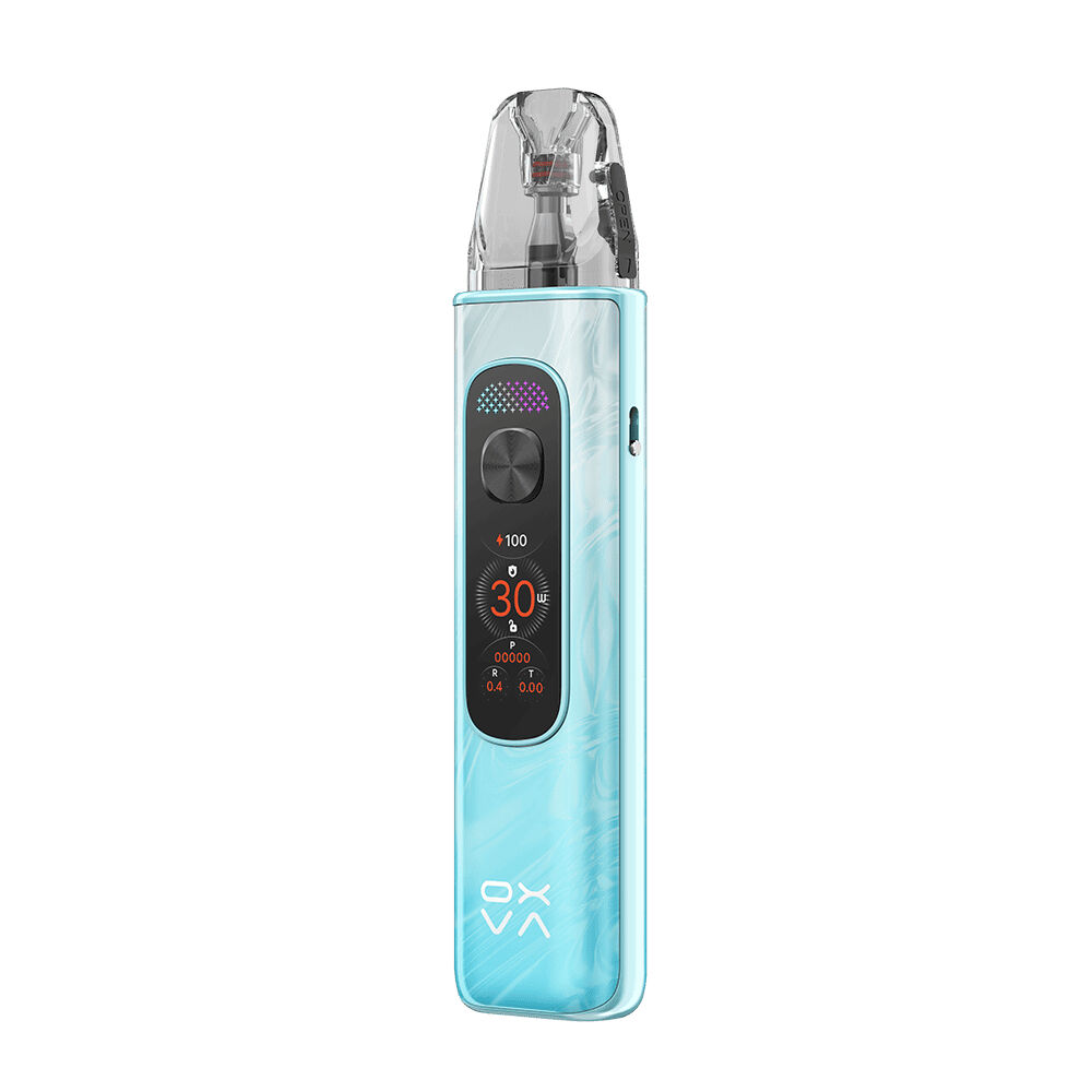 Oxva Xlim Pro 4 Pod Kit Oxva Xlim Pro 4 Pod Kit in Flowing Ice Blue, zeigt ein digitales Display mit roter Anzeige, seitlichen Knopf, transparentes Mundstück.
