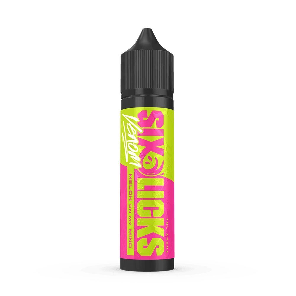 Six Licks Venom Aroma - Melon on my Mind E-Liquid-Flasche mit Aufschrift Six Licks Venom Melon on my Mind, gelb-rosa Etikett, schwarzer Verschluss