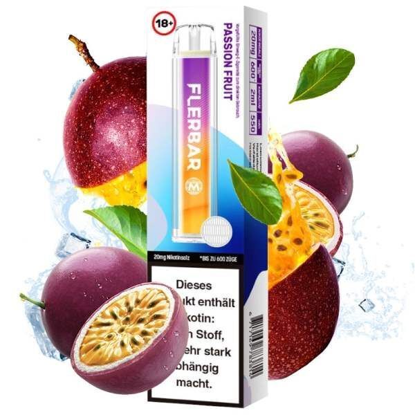 Passion Fruit mit 20mg Nikotin Flerbar E-Shisha Flerbar Passion Fruit 20mg Vape mit Nikotinwarnung, umgeben von Passionsfrüchten und Blättern vor spritzenden Wassertropfen