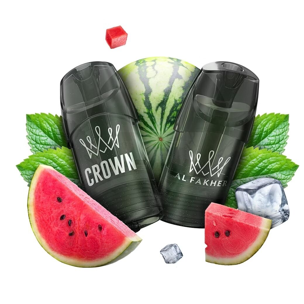 Al Fakher Crown Switch Pods - Watermelon Freeze 18mg Zwei Al Fakher Crown Switch Pods mit Wassermelonen-, Minze- und Eiswürfeldekor, halbierte und ganze Wassermelone im Hintergrund.