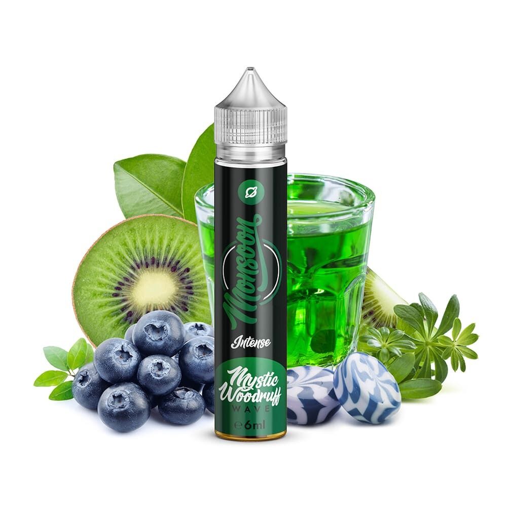 Aroma Mystic Woodruff Wave von Monsoon Monsoon Aroma Mystic Woodruff Wave 6ml Bottle vor grünem Getränk, Kiwi, Heidelbeeren und Waldmeisterpflanze.