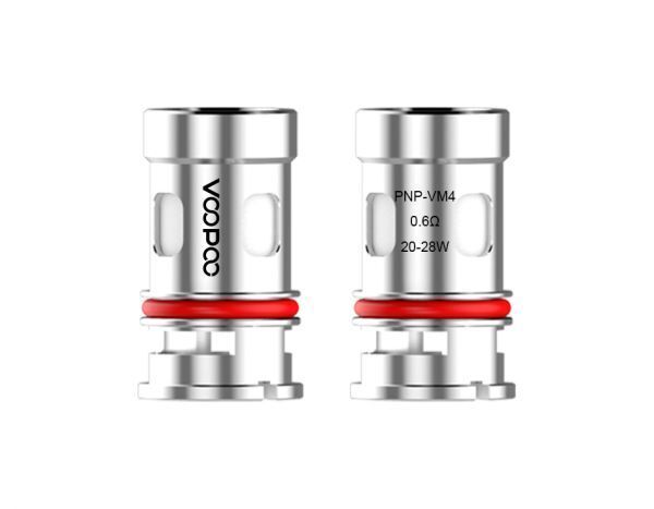 Voopoo PnP-Vm4 0,6 Ohm Coils 5 Stk. Zwei zylindrische Voopoo PnP-VM4 Verdampferköpfe mit 0,6 Ohm und roten Dichtungen, links Branding „Voopoo“, rechts Specs „PNP-VM4 0.6Ω 20-28W“.