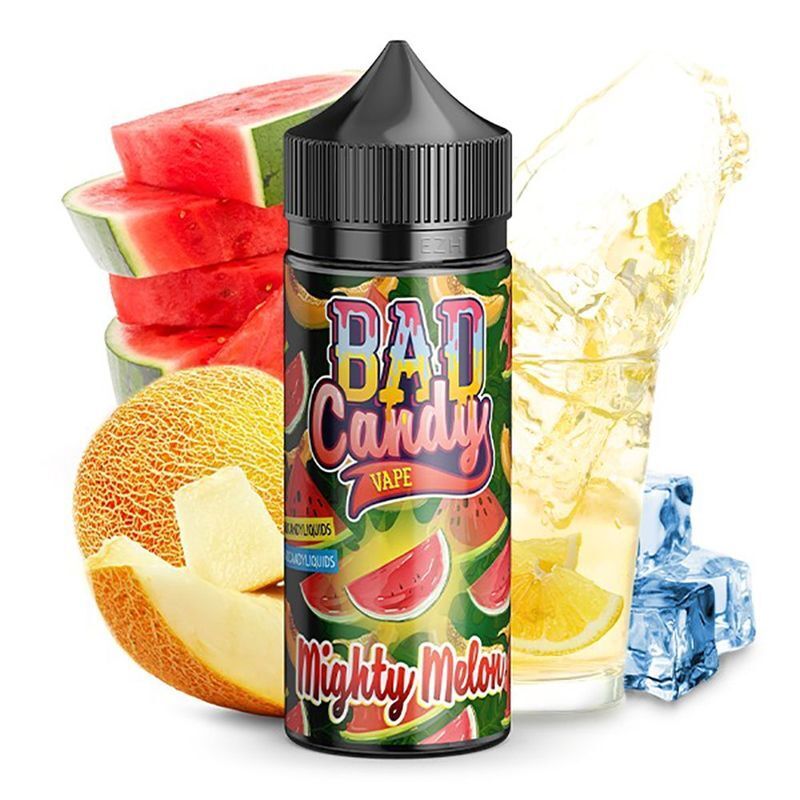 Aroma Mighty Melon von Bad Candy Bad Candy Aroma Mighty Melon Vape-Flasche vor geschnittenen Wassermelonen und einer Honigmelone, daneben ein Glas mit Eiswürfeln.