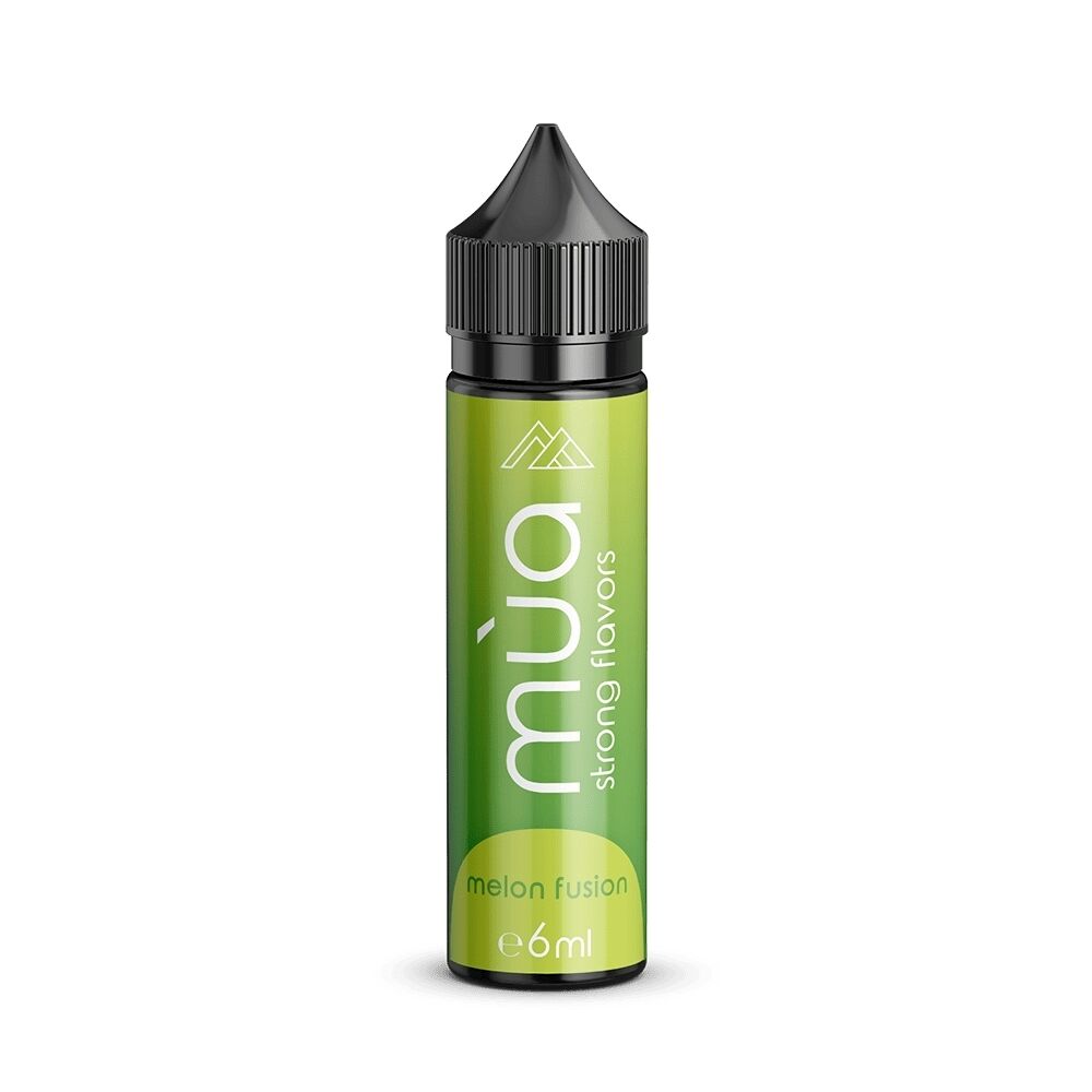 Mua Aroma - Melon Fusion Ein grüner Mua Aroma Melon Fusion Flasche mit schwarzer Kappe, Text "múa strong flavors" und "melon fusion" sichtbar, Inhalt 6 ml.