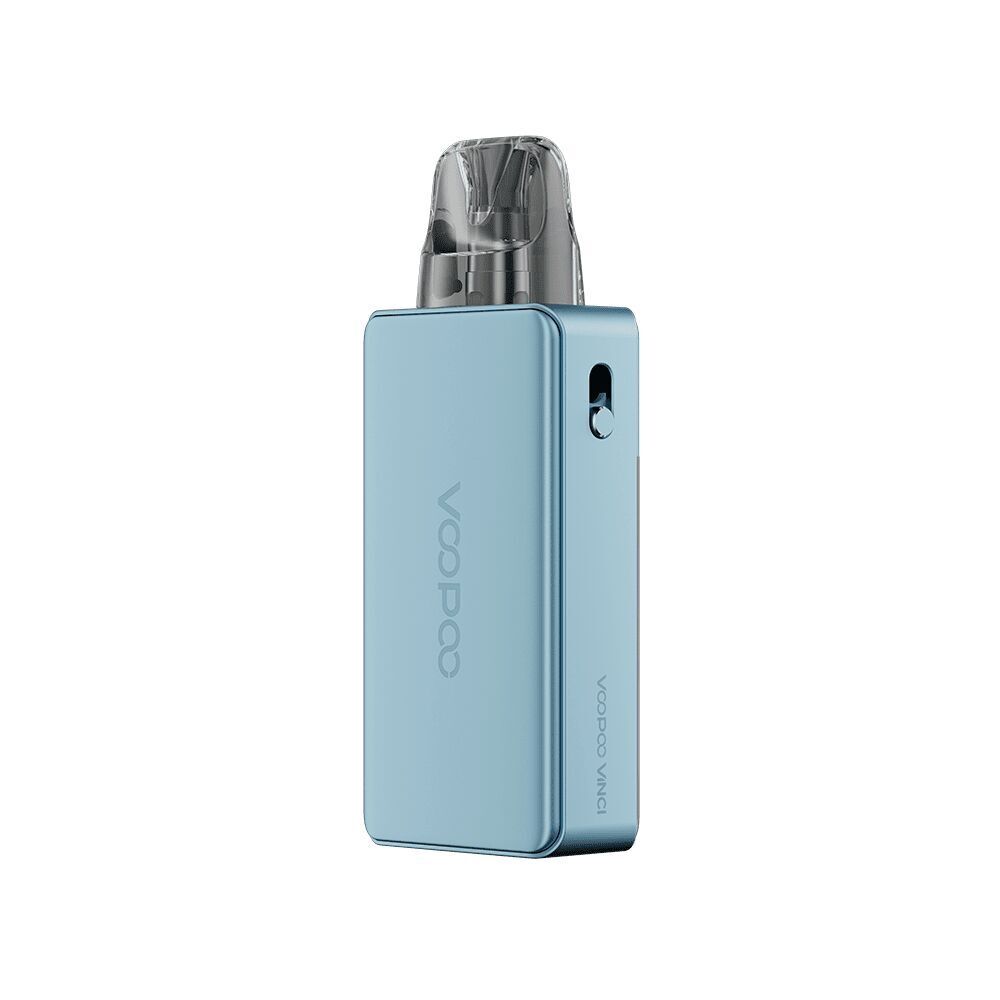 Voopoo Vinci E120 Pod Kit in Snow Blue mit glatter Oberfläche, sichtbarem Mundstück und schmalem Schalter an der Seite