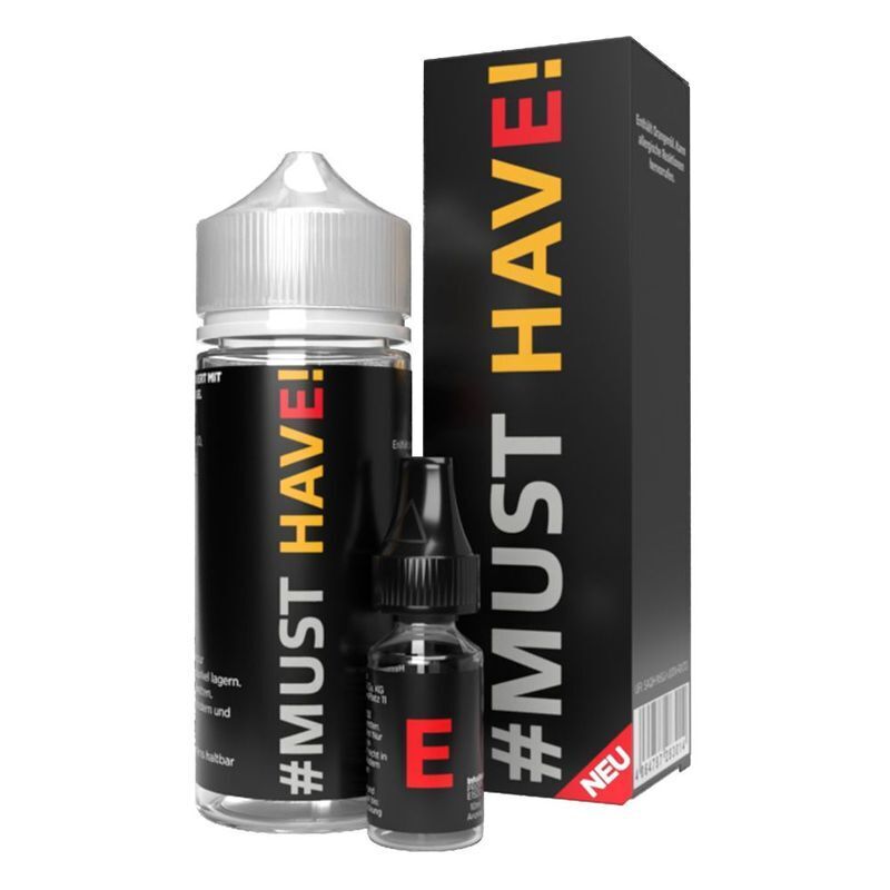 Aroma E von Must Have von Aroma Zwei schwarze Flaschen mit Labeln in schwarz, gelb und rot, Text "MUST HAVE" und "E", eine Flasche vor der anderen, Verpackung im Hintergrund.