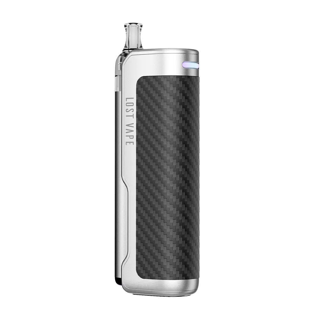 Lost Vape Thelema Nexus Pod Kit in der Farbe Silver Carbon Lost Vape Thelema Nexus Pod Kit in Silber mit Carbon-Finish, vertikale Ansicht, eingelassene Kanten, LED-Anzeige.
