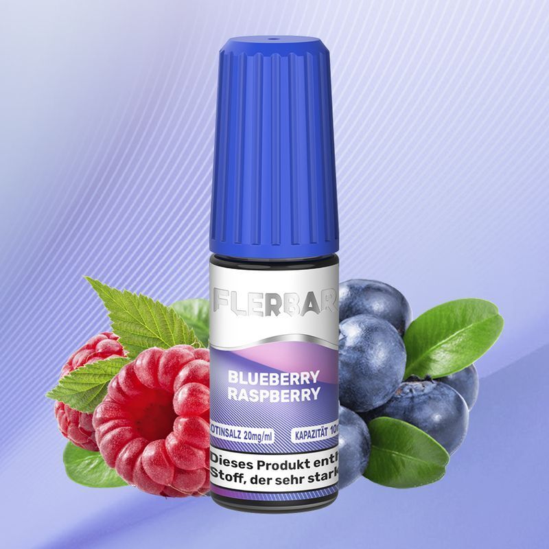 Liquid Blueberry Raspberry von Flerbar Flerbar Nikotinsalz Blueberry Raspberry Flasche mit blauer Kappe, umgeben von Himbeeren und Blaubeeren, Produktaufschrift lesbar.