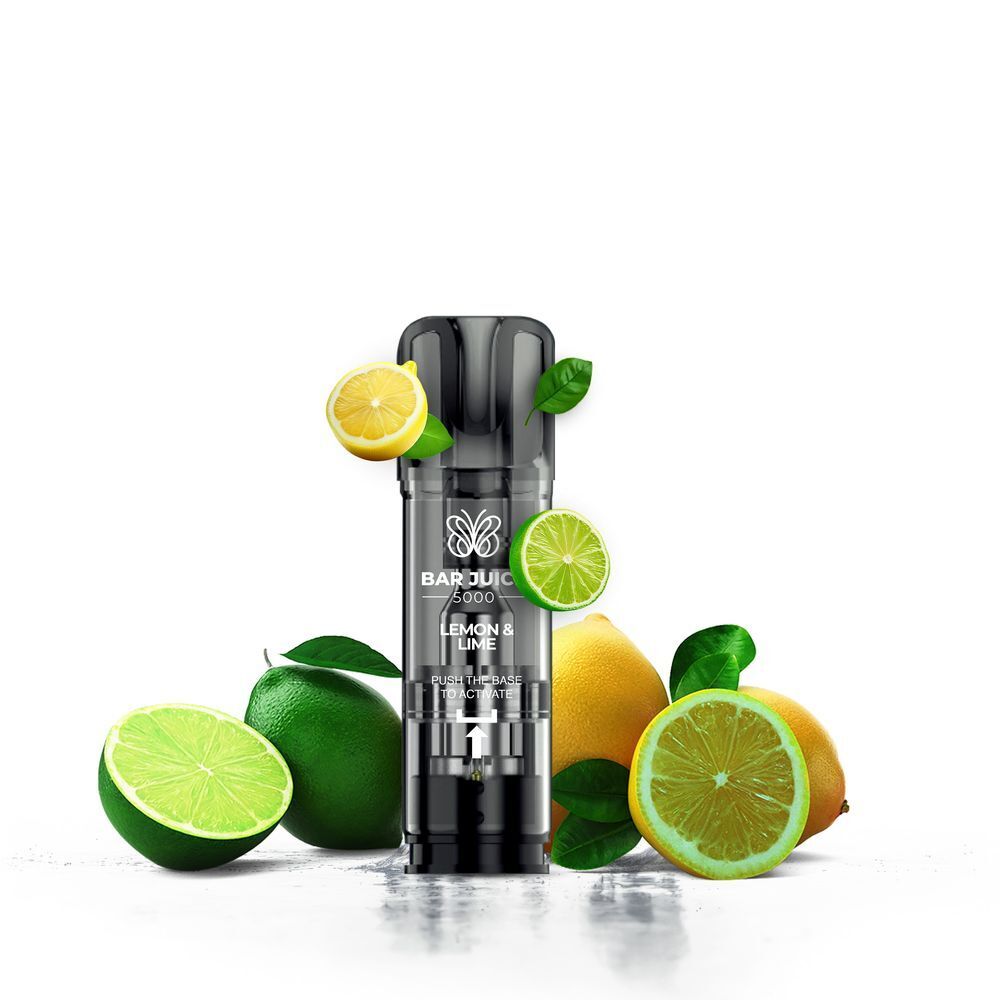 Lemon & Lime 20mg - Bar Juice 5000 Pods Bar Juice 5000 Pod Lemon & Lime 20mg zwischen geschnittenen Zitronen und Limetten, schwarze Kappe und transparenter Behälter sichtbar