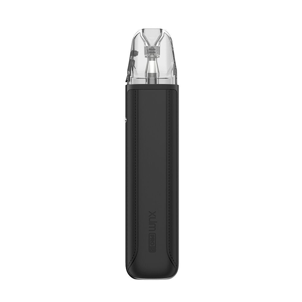 Oxva Xlim Pro Pod Kit in Black Leather mit transparentem Mundstück und schwarzer Hülle, seitliche Xlim-Logo-Prägung sichtbar