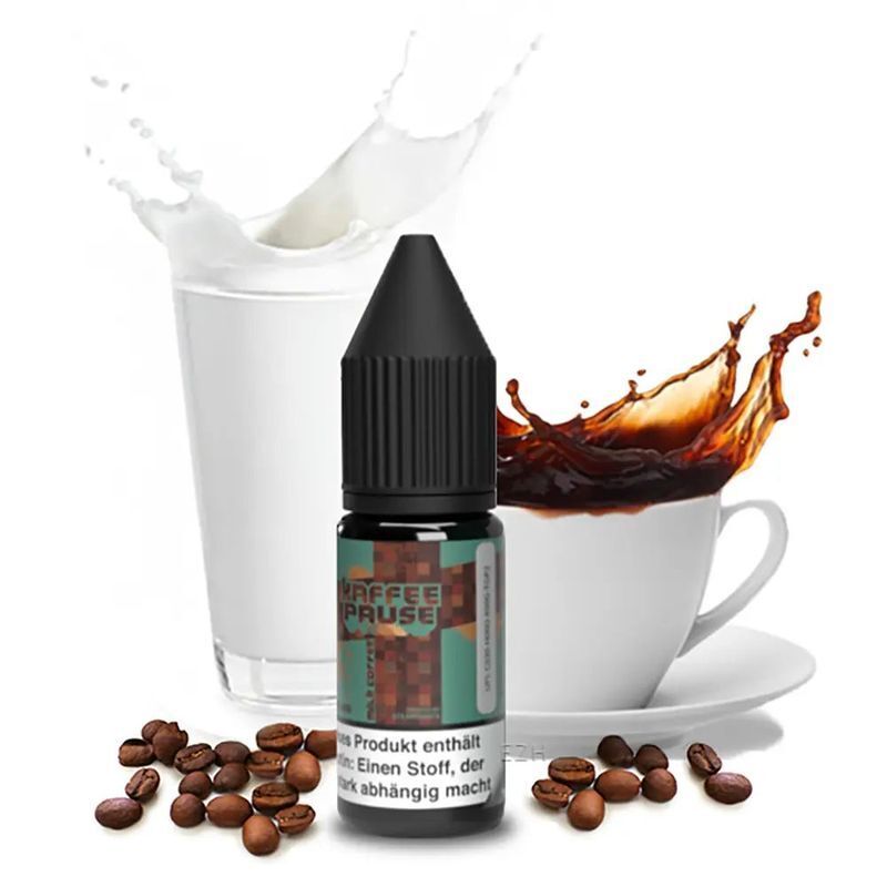 Liquid Milk & Coffee Liquid 20mg - Kaffeepause Flasche Kaffeepause Nikotinsalz vor Milchglas und Kaffeetasse, umgeben von Kaffeebohnen, Etikett mit Warnhinweis sichtbar