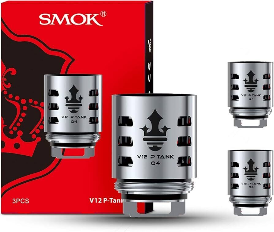 Smok TFV12 P-Tank Q4 0,4 Ohm Verdampferköpfe Smok V12 P-Tank Q4 0,4 Ohm Verdampferköpfe, drei silberne Coil-Einheiten vor roter Verpackung, mit V12 P Tank Q4 Logo.