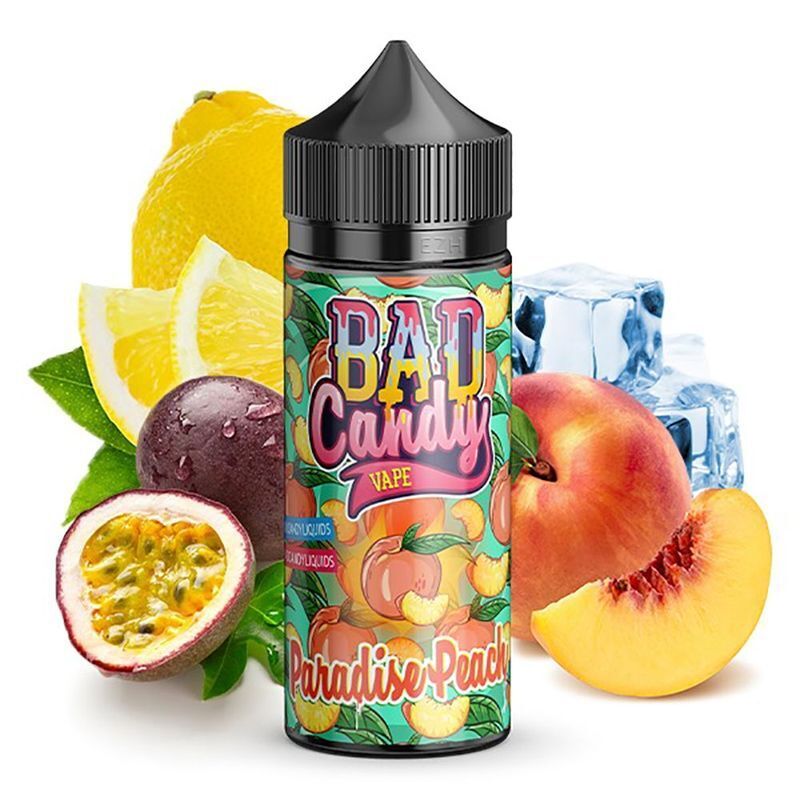 Aroma Paradise Peach von Bad Candy Bad Candy Aroma Paradise Peach Vape-Flasche neben Pfirsich, Passionsfrucht, Zitrone und Eiswürfeln auf weißem Hintergrund
