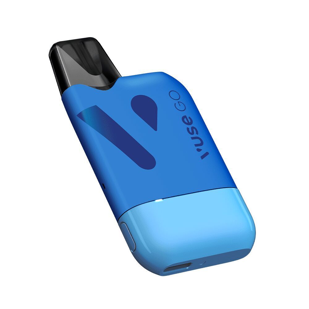 Blaue Vuse Go Reload Akku Box mit schwarzem Mundstück und seitlichem Branding auf weißem Hintergrund.