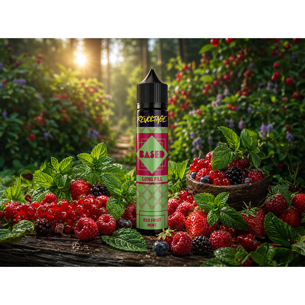 revoltage-based-longfill-aroma-red-fruit-mint_2 Revoltage Based Longfill Aroma Red Fruit Mint Flasche neben frischen Beeren und Minze auf Holztisch im sonnigen Garten.