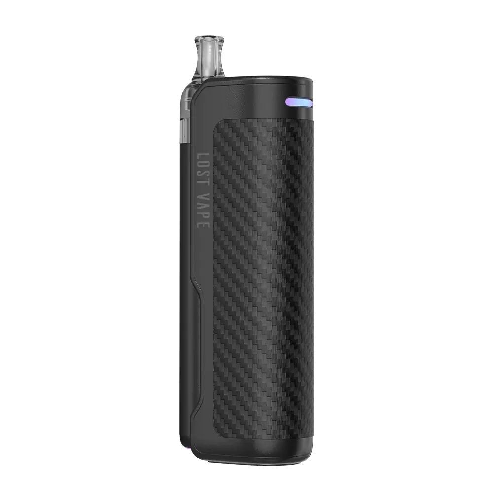 Lost Vape Thelema Nexus Pod Kit Lost Vape Thelema Nexus Pod Kit in Carbon-Optik mit abgerundeten Kanten und einem transparenten Mundstück auf weißem Hintergrund