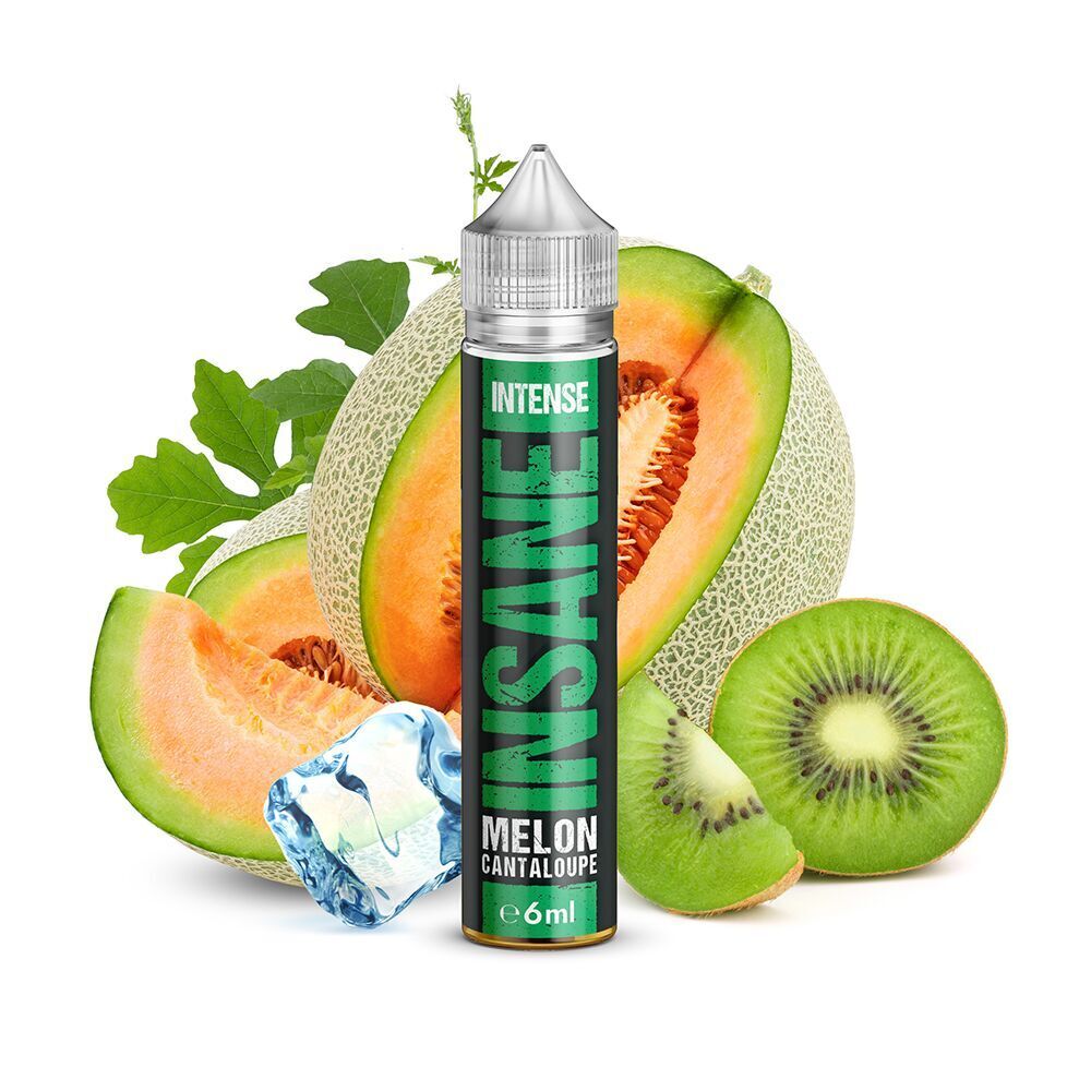 Aroma Melon Cantaloupe - Insane E-Liquid-Flasche Insane Aroma - Melon Cantaloupe mit geschnittenen Cantaloupe, Kiwi, Eiswürfel und Blättern im Hintergrund