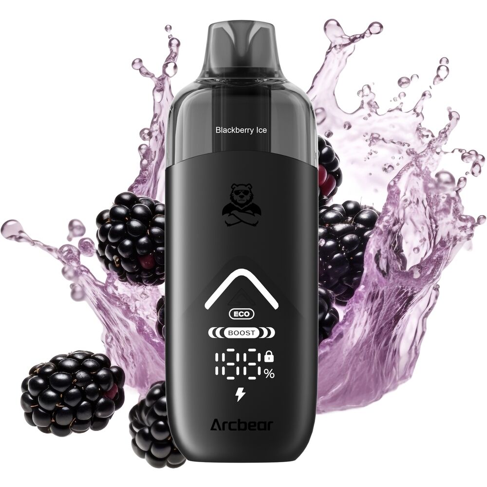 Arcbear Pro 15000 Set - Black Ice 20mg Arcbear Pro 15000 Vape in Schwarz mit Anzeige, umgeben von spritzender Brombeerflüssigkeit und Brombeeren, Branding „Blackberry Ice“ sichtbar.