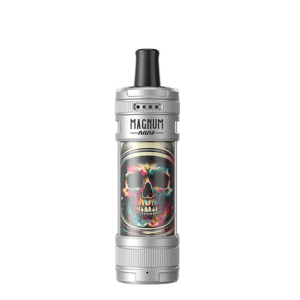 Aspire Magnum Nano - Silver Cloudy Skull Aspire Magnum Nano Silver mit farbigem Totenkopfdesign und schwarzem Mundstück, Branding "Magnum nano" sichtbar